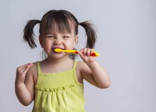 Το παιδί μου δε θέλει να πλένει τα δόντια του. Τι να κάνω;